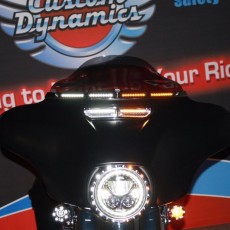 CD DRL WINDSHIELD TRIM WITH TURN SIGNALS FOR H-D™ BATWING